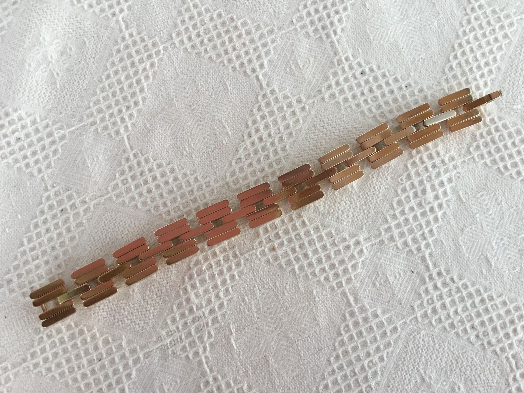 Bracciali & Braccialetti: Schönes altes Armband mit verstecktem Verschluss – Usato da St. Gallen venduto da chamilla 1