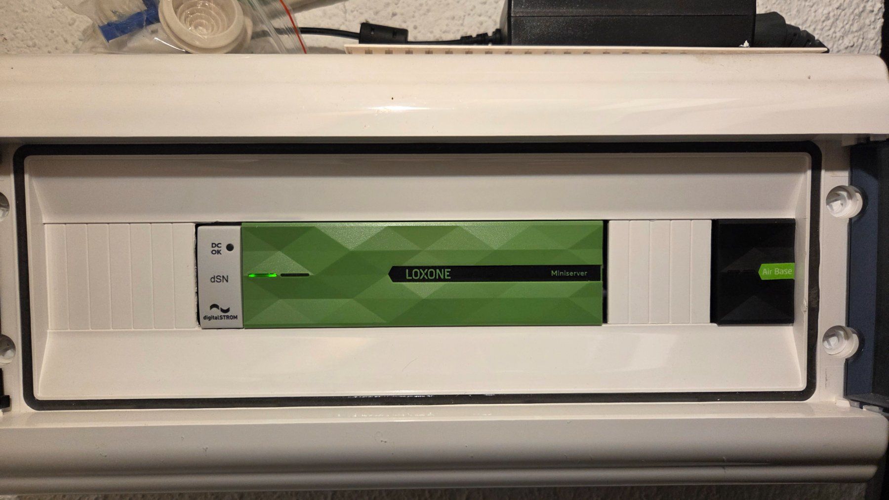 Loxone Schalter: Loxone Mini Server Gen2 mit Air Extension – Neu und originalverpackt aus Büsserach von Hamatschu