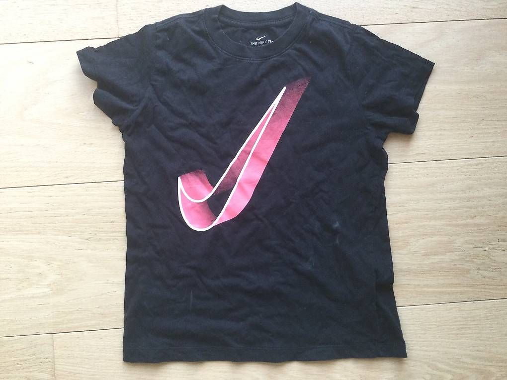 T-shirt: T-shirt noir nike de taille L – Usato da Crans VD venduto da SunDance20