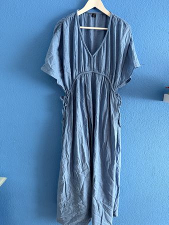 Sommerliches, hellblaues Kleid 