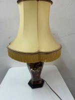 schöne Porzellan-Tischlampe mit Schirm funktioniert