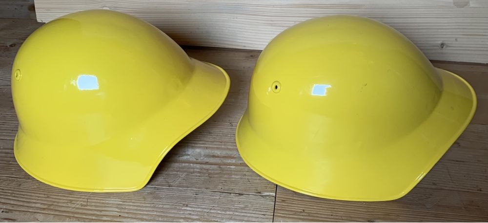 2 Stahlhelme vom Zivilschutz 4