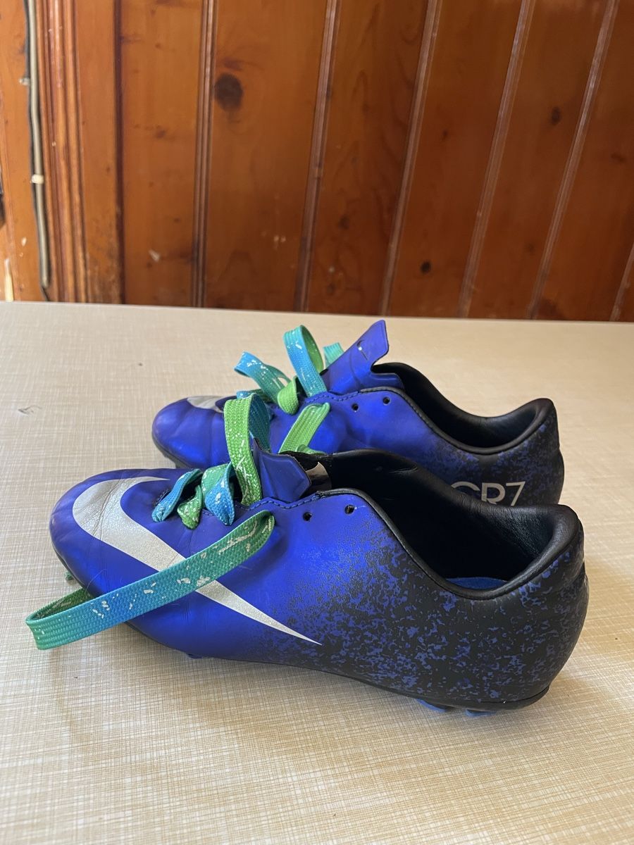 Nike Schuhe für Jungen: Fussballschuhe  – Gebraucht aus Sarn von pla_mb5v
