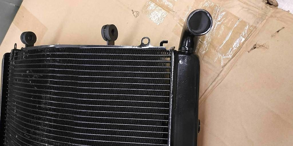 Tutti i ricambio per moto: Radiateur Oem pour Cbr600rr 2007-2013 – Usato da Athenaz (Avusy) venduto da pat_8t2m 2