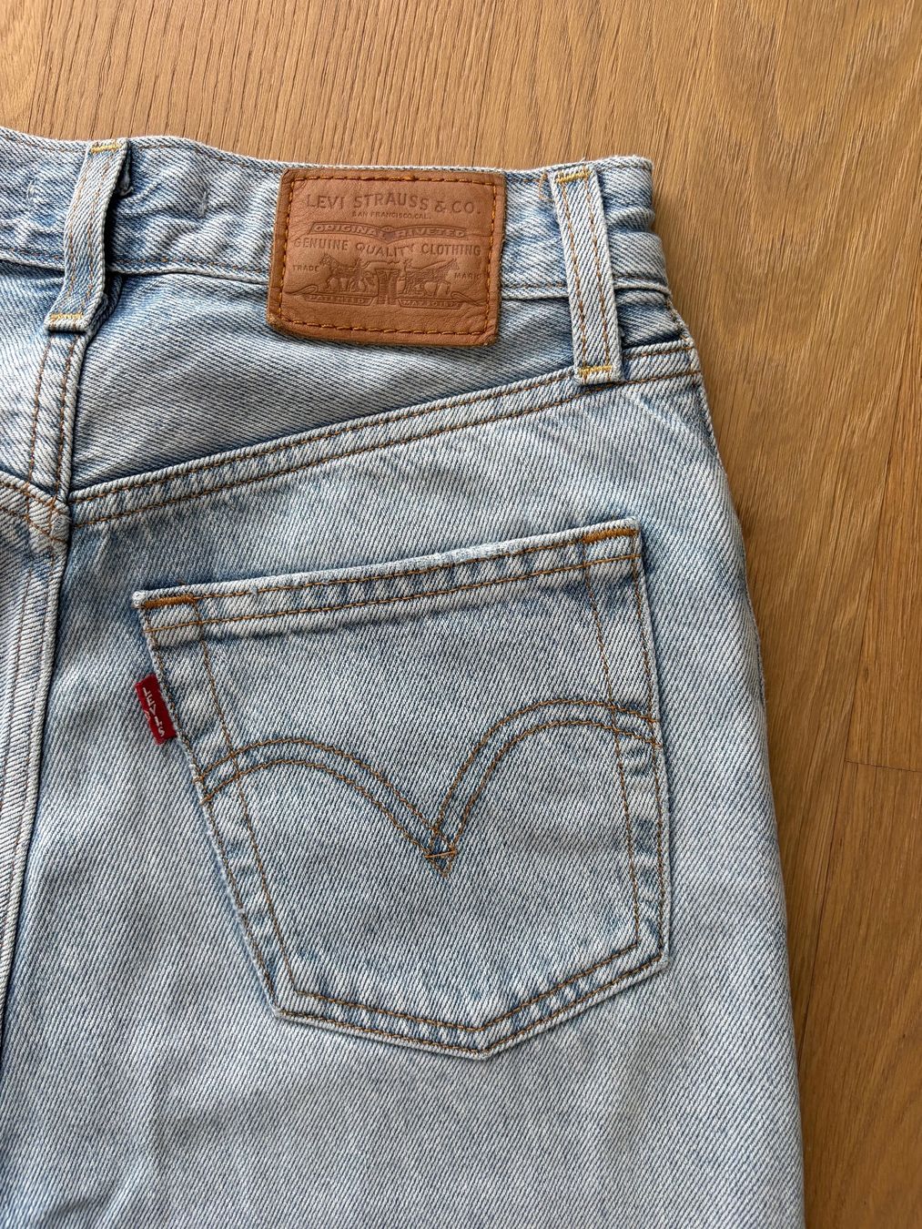 Jeans: Levis Ribcage Straight Jeans – Usato da Egnach venduto da SelinaB. 2