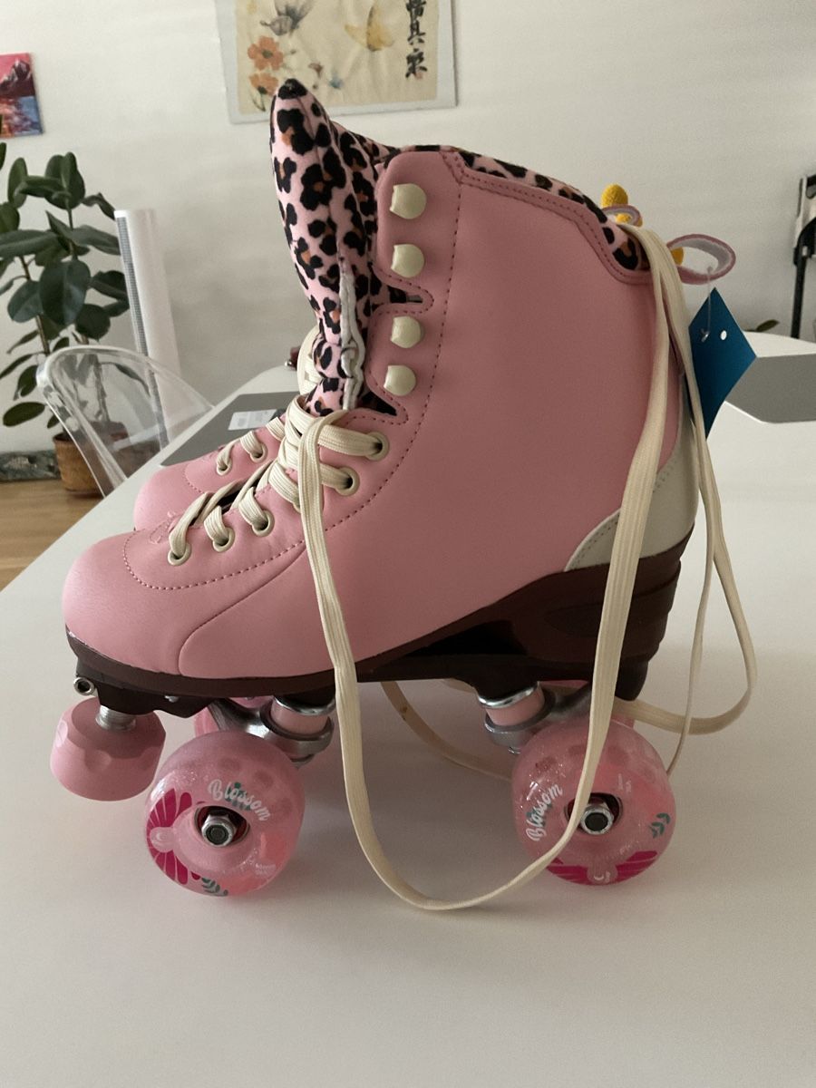 Pattini in linea & Pattini a rotelle: Pink Roller Skates Size 39 Chaya - noch nie gebraucht – Nuovo (secondo la descrizione) da Luzern venduto da Neonpigeon 1