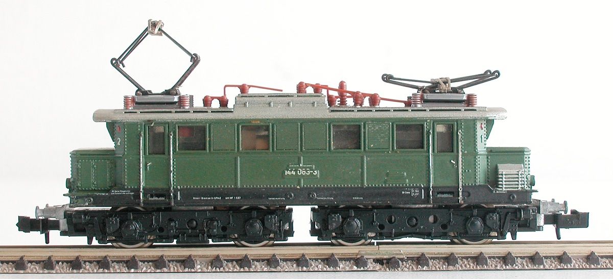 Trix Modellini di ferrovie: Minitrix elektr. Lokomotive E 144 der DB Spur N – Usato da Oberwil BL venduto da Klang 1