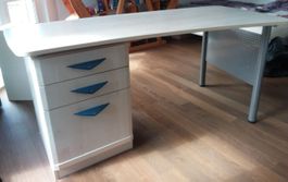 Schreibtisch mit Korpus - guter Zustand