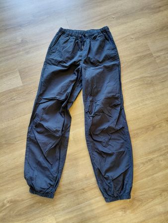 Schwarze Stoffhose, Bequem für den Sommer!