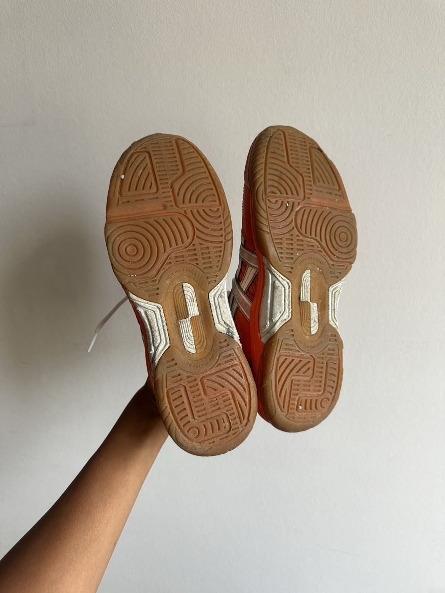 Asics Herrenschuhe: Chaussures Asics orange/argenté  – Gebraucht aus Yverdon-les-Bains von Laureetlargent 2