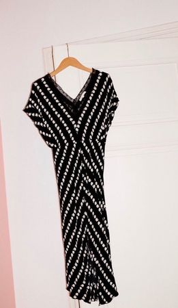 Maje Sommerkleid mit Gänseblümche, Aus Crêpe De Chine, Gr. 1
