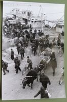 Erh. Hürsch: 1 Foto um 1975, China: Ankunft einer Flussfähre