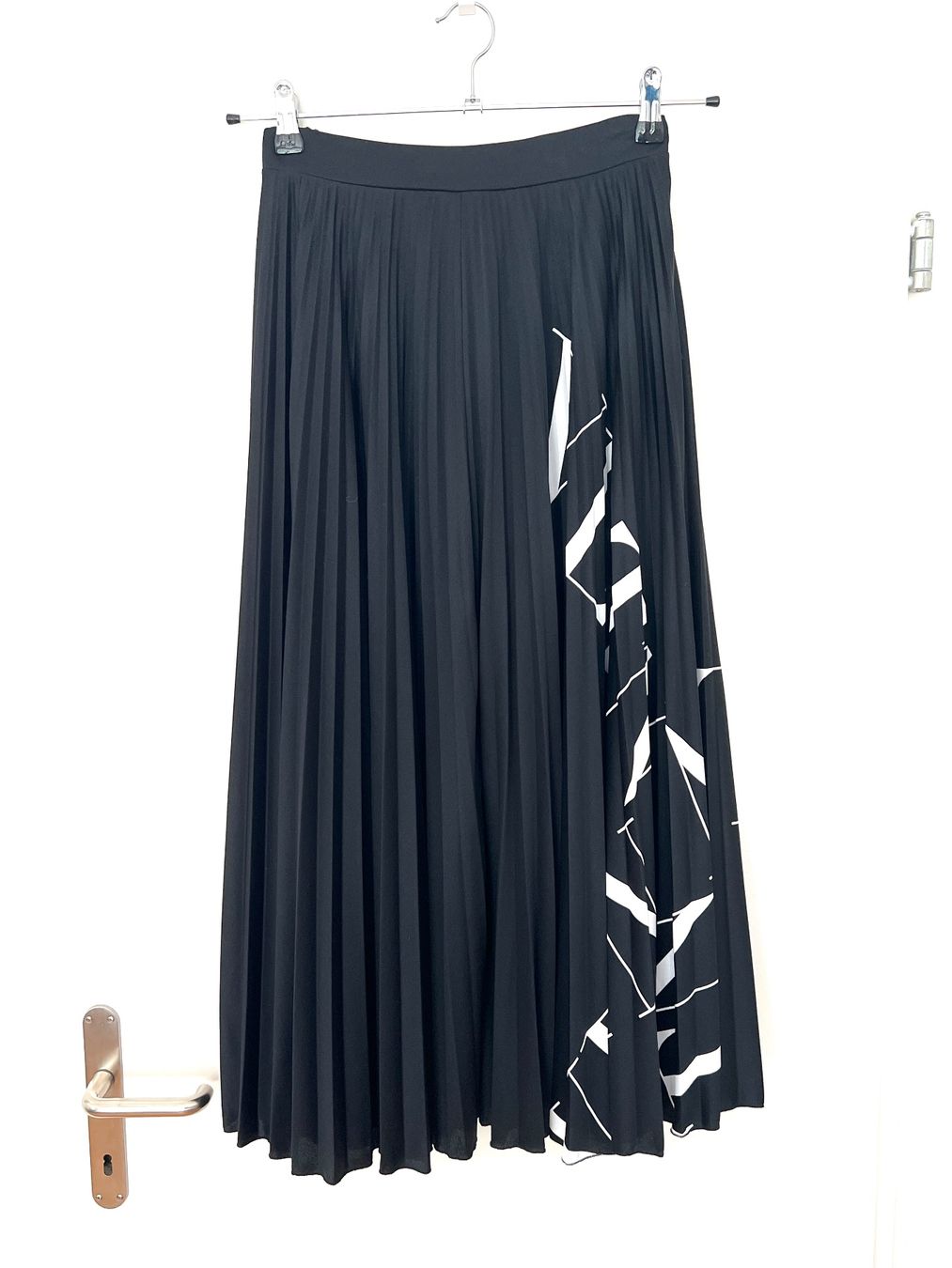 Valentino Gonne: Midi / Maxi Rock von Valentino Gr. S – Nuovo (secondo la descrizione) da Binningen venduto da criss-cross