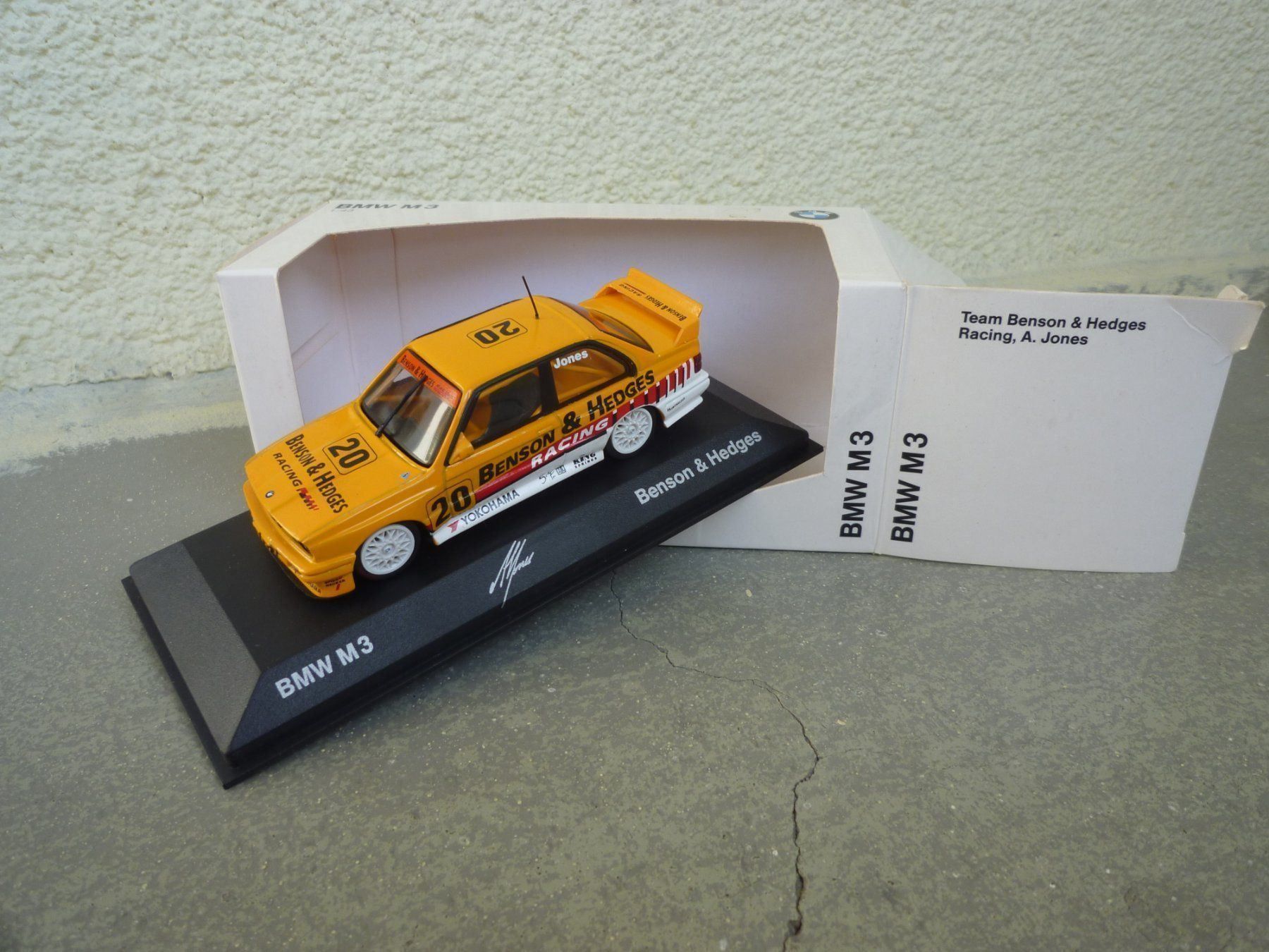 BMW Modellini d'auto: BMW M3 (E30) Benson&Hedges – Nuovo e nell'imballaggio originale da Flawil venduto da Imperiosud