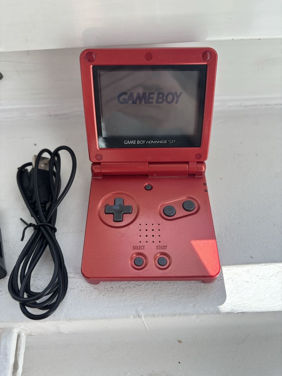 Nintendo Console: Console Nintendo Game Boy Advance SP rouge avec chargeur – Usato da La Chaux-de-Fonds venduto da DANIELA19961996 1