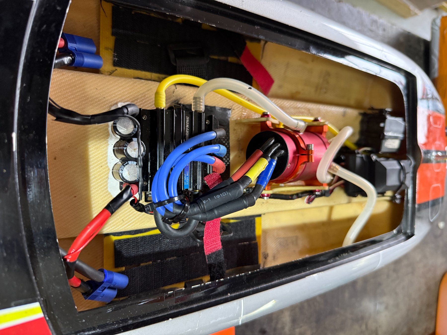 Modellismo RC: TFL Genesis RTR, télécommande + batteries, prêt à naviguer – Usato da St-Légier-Chiésaz venduto da murfus 5