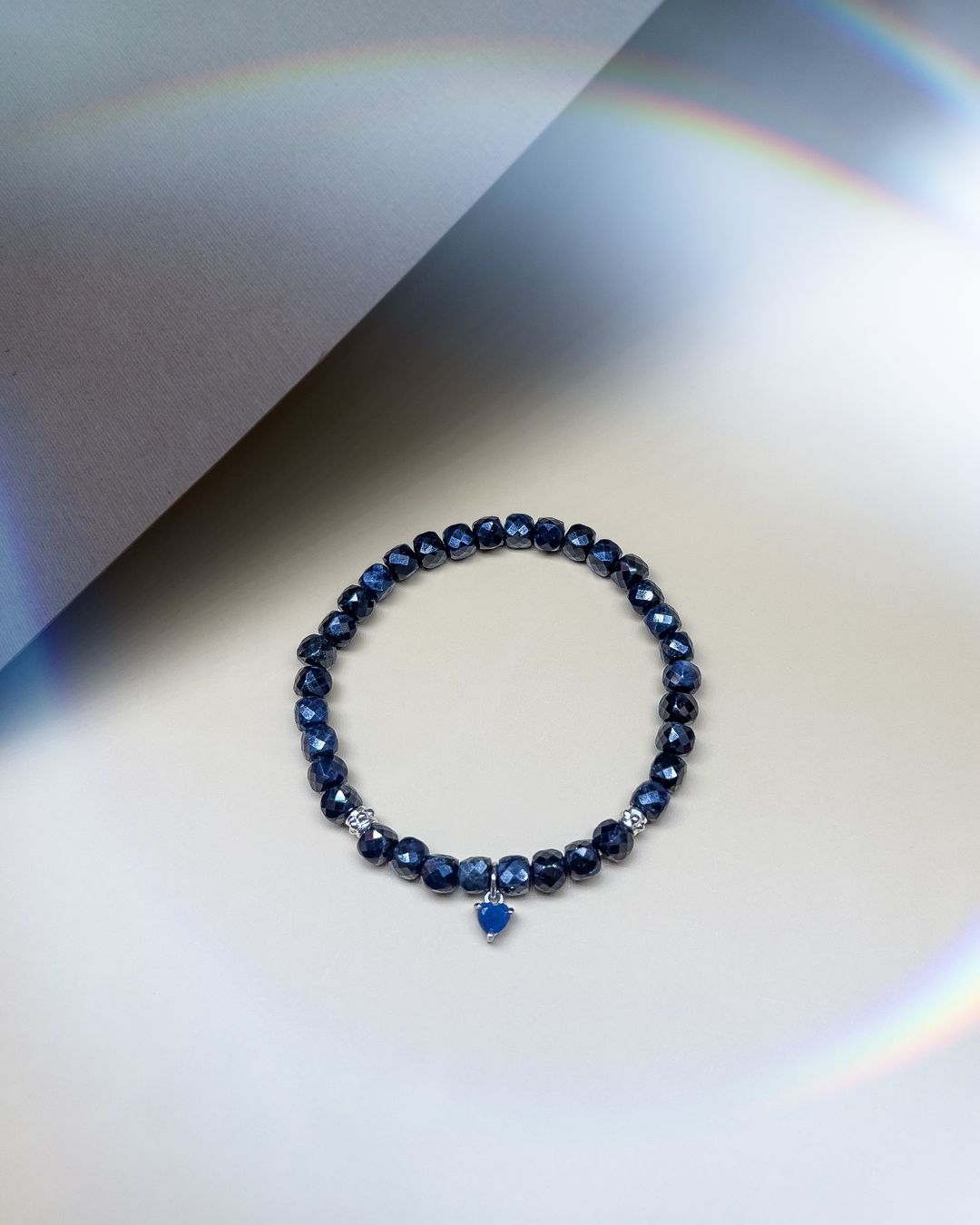 Bracciali & Braccialetti: Saphir Armband mit Herzanhänger – Nuovo e nell'imballaggio originale da Schindellegi venduto da MoonAmber.schmuck