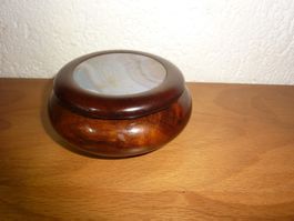Holzdose antik mit Naturstein verziertem Deckel