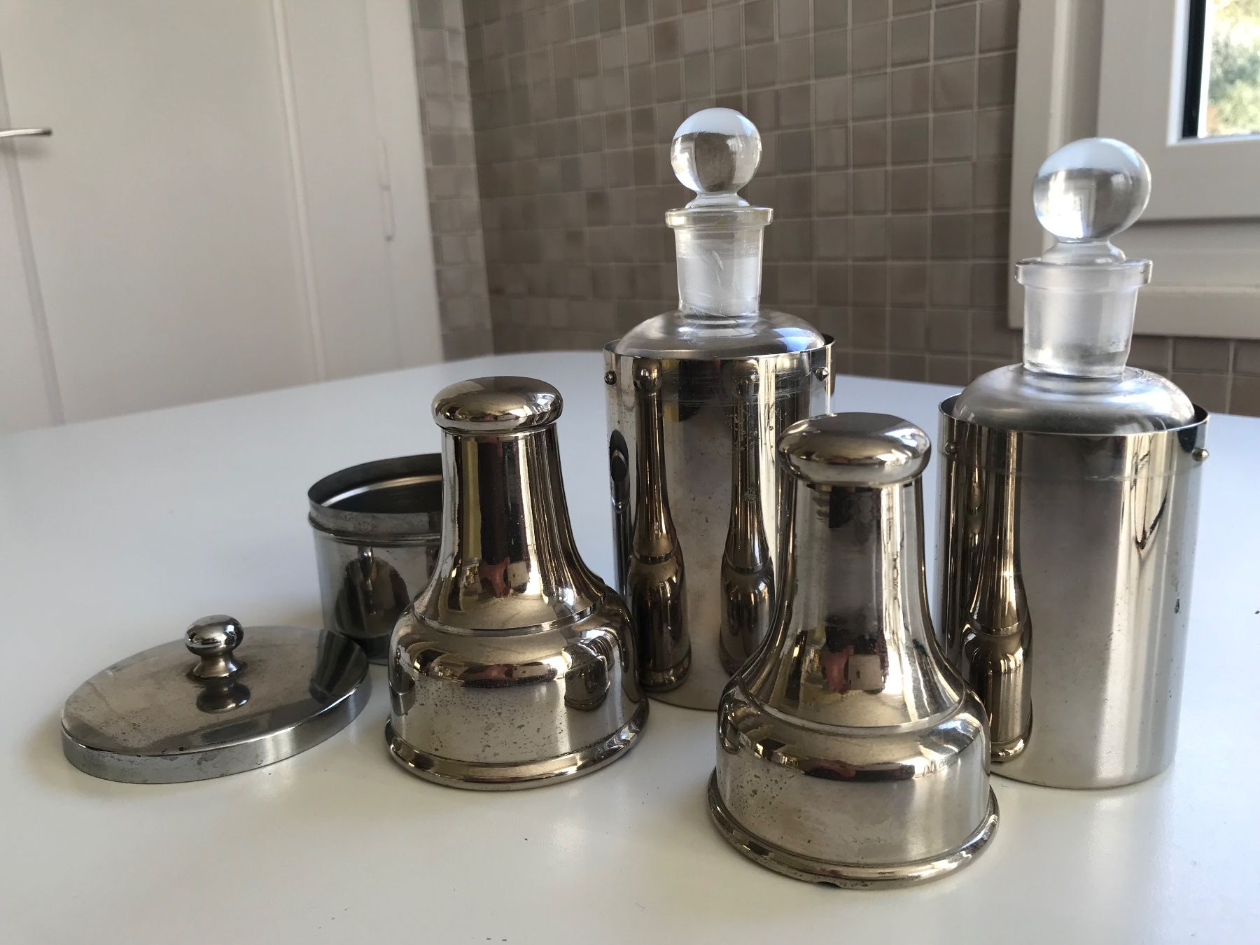 Flacons: Anciens flacons de voyage – Gebraucht aus Villeneuve VD von sim_q5hp 2