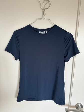 T-Shirt Weekday dark blue size M