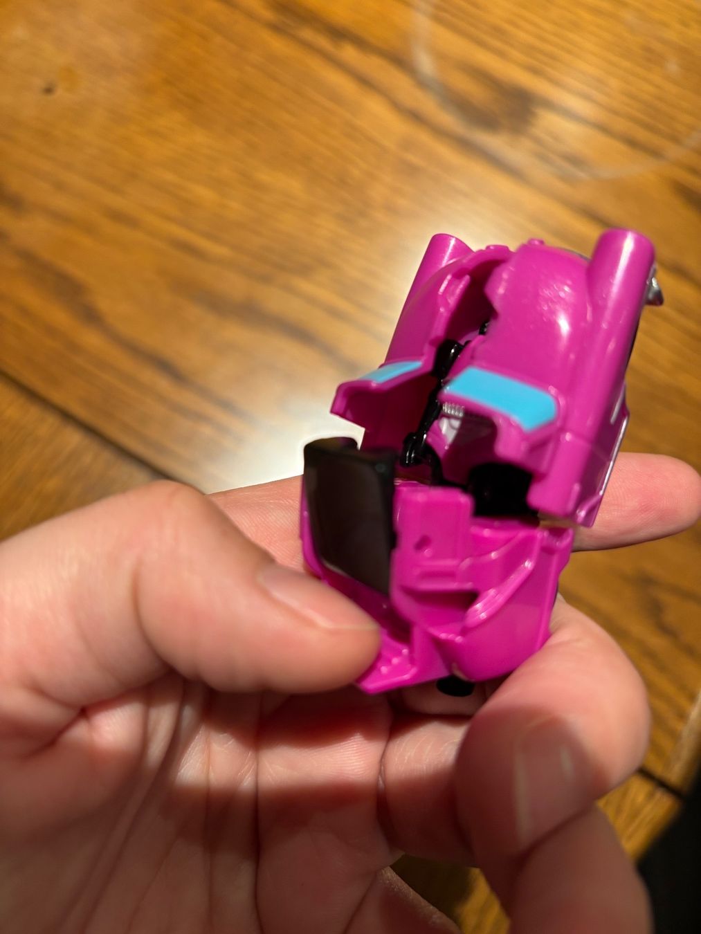 Hasbro Giocattoli: Jouet Transformers Earthspark Arcee voiture Neuf – Nuovo (secondo la descrizione) da Salvenach venduto da gwenwywar 4