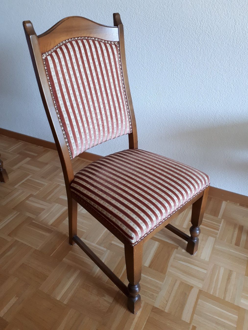 Tische: Esstisch ausziehbar mit Stühlen – Gebraucht aus Zizers von dah_ts6r 5