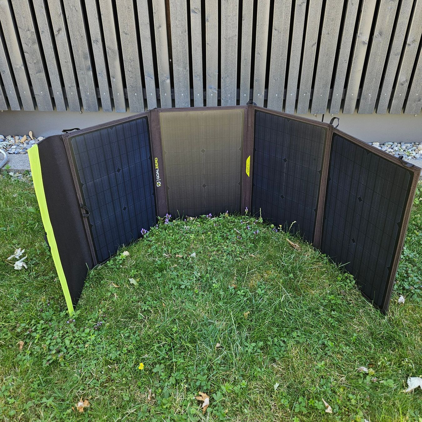 Goal Zero Panneaux solaires: Solarpanel Nomad 100 von Goal Zero – D'occasion à Rafz par Buchwerkstatt 2