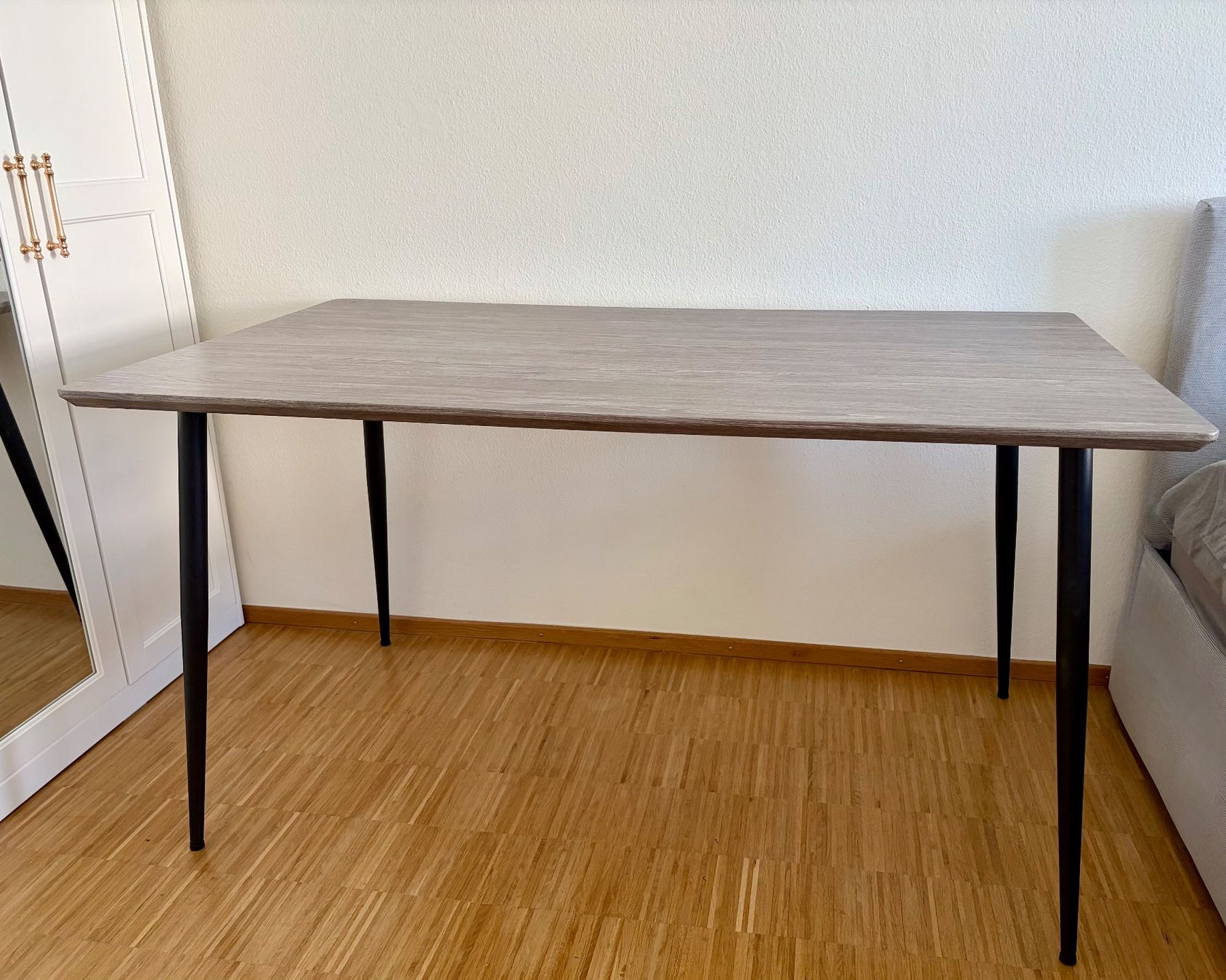 Set di tavolo e panche: Esstisch + 4 Stühle Gratis – Usato da Basel venduto da sol_zcf6