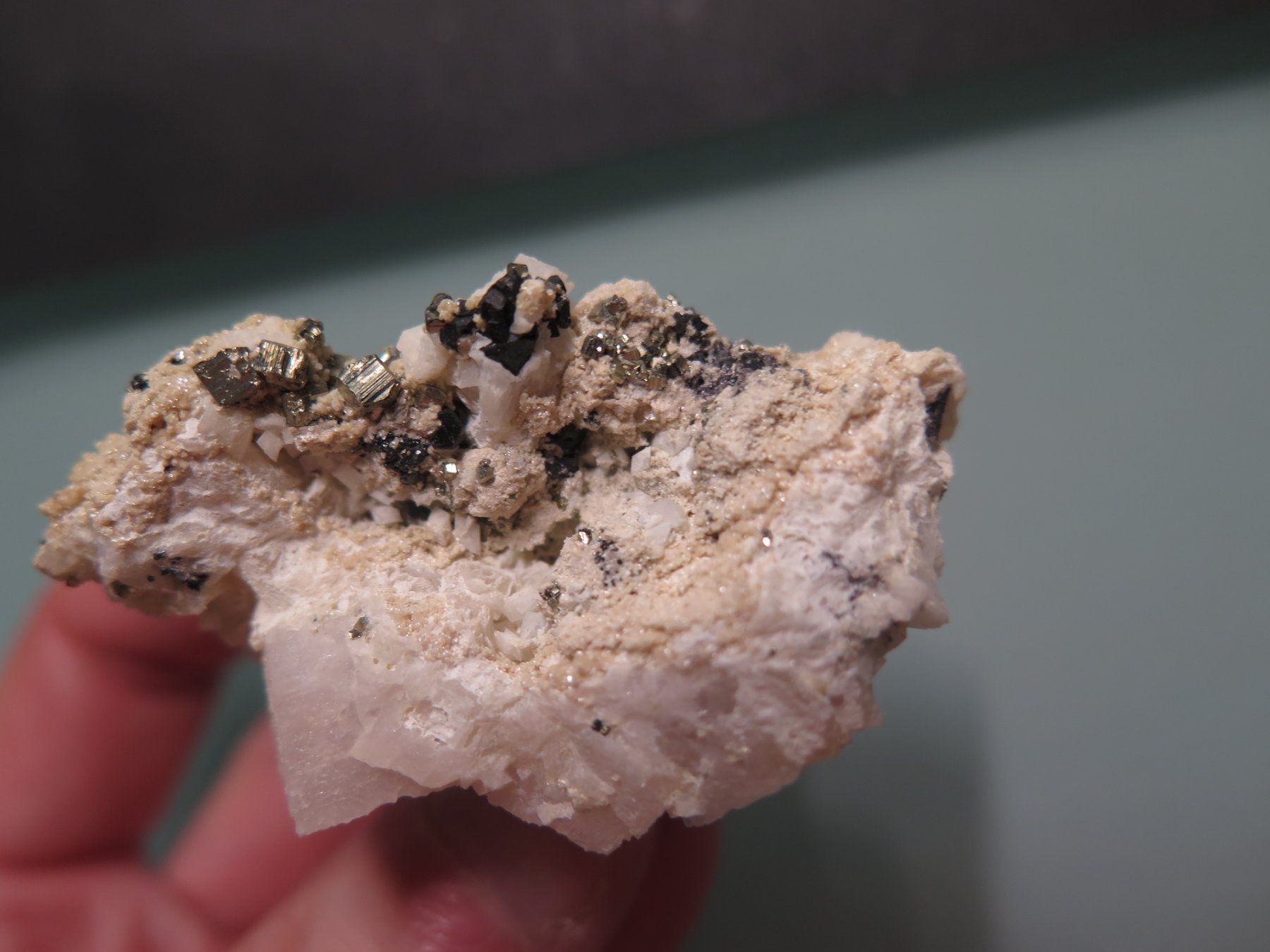 Mineralien & Heilsteine: Manganocalcit mit Pyrit von Peru – Gebraucht aus Schaffhausen von Yamakana51L8736OQ8 4