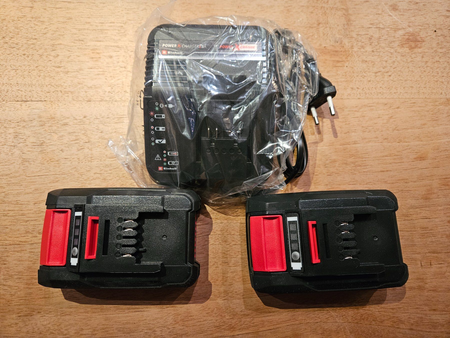 Einhell Caricatori & Batterie: Einhell Ladegerät und 2 Akkus 18V 2.0Ah – Nuovo e nell'imballaggio originale da Schangnau venduto da egli6.2 1