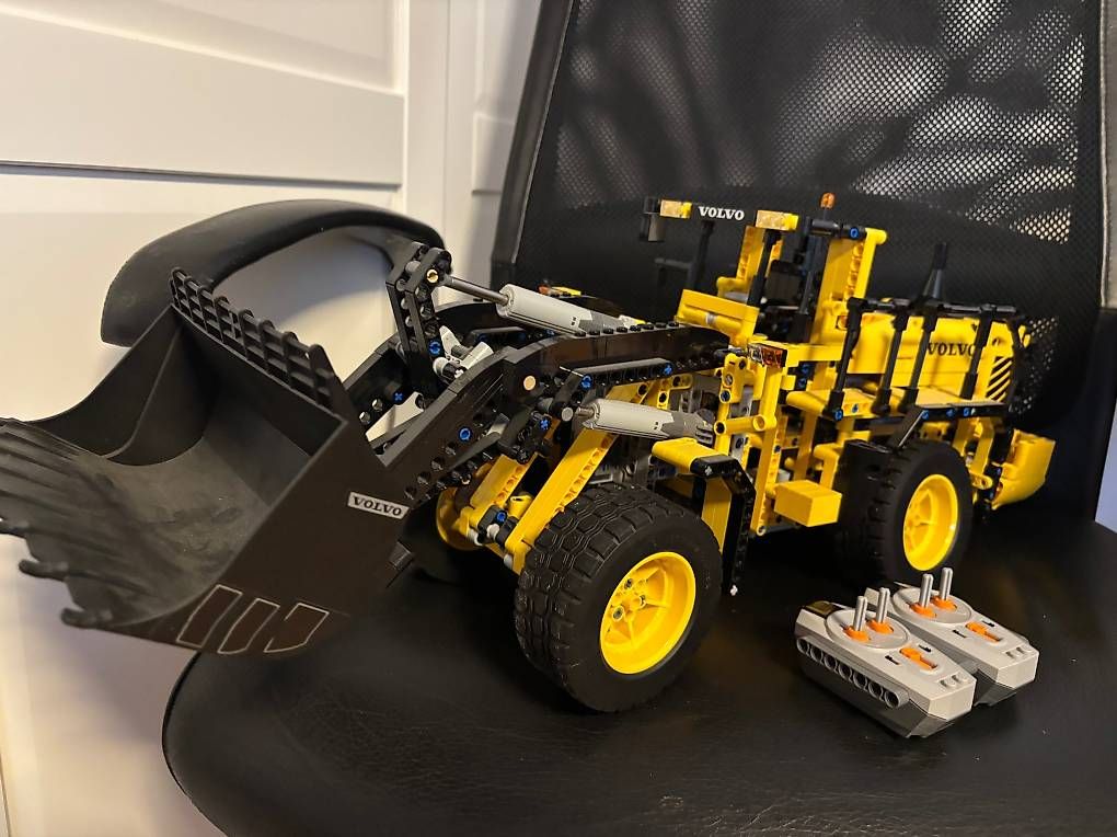 Lego Kit di costruzioni: Lego Technic Radlader 42030 – Usato da Degersheim venduto da django72 3