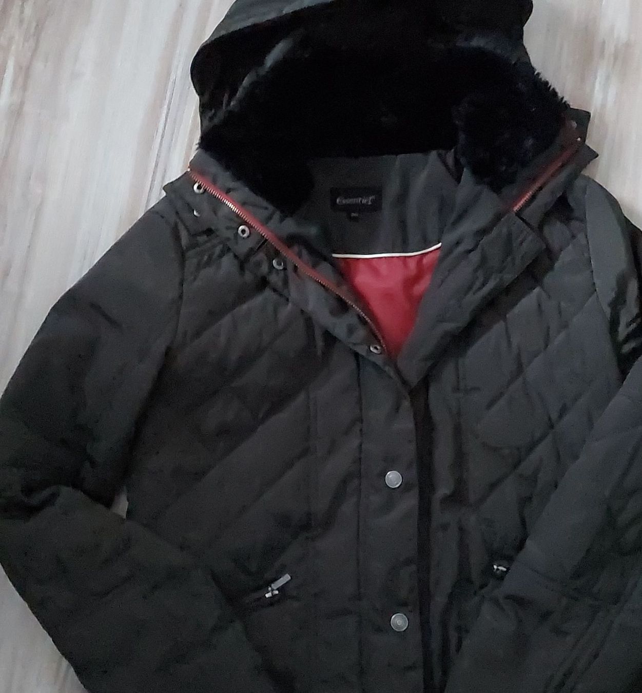 Jacken: Essentiel Winterjacke Gr. 36  mit Kunstfellfutter – Gebraucht aus Gwatt (Thun) von Letzte-Chance-III 1
