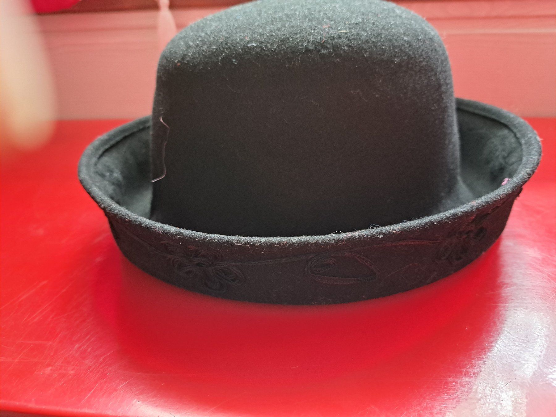 Copricapi, berretti & cappellini: Chapeau noir – Nuovo (secondo la descrizione) da Carouge GE venduto da man_255v