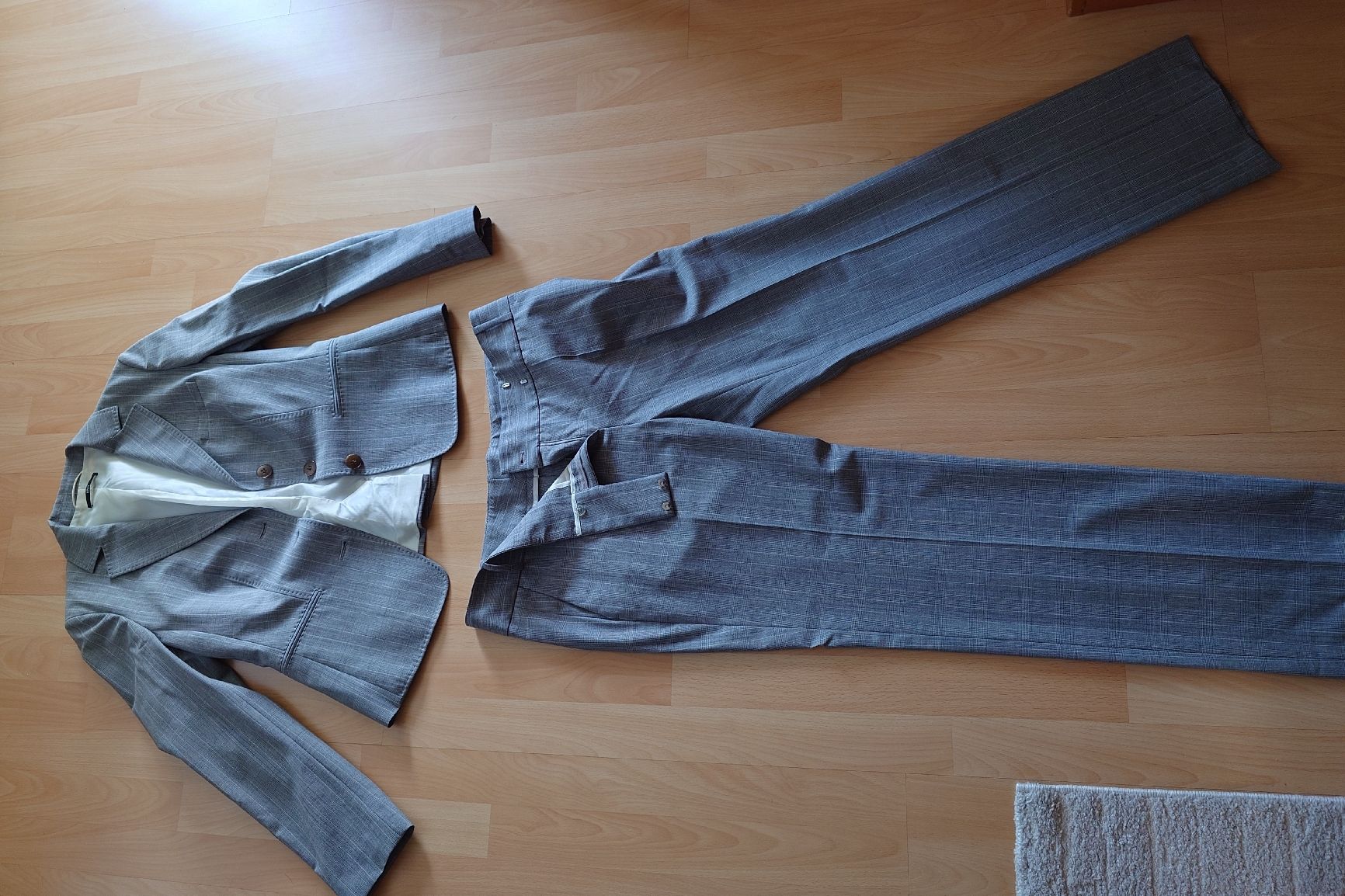 Anzüge & Kostüme: BOSS Anzug Damen 42  – Gebraucht aus Wauwil von Belton