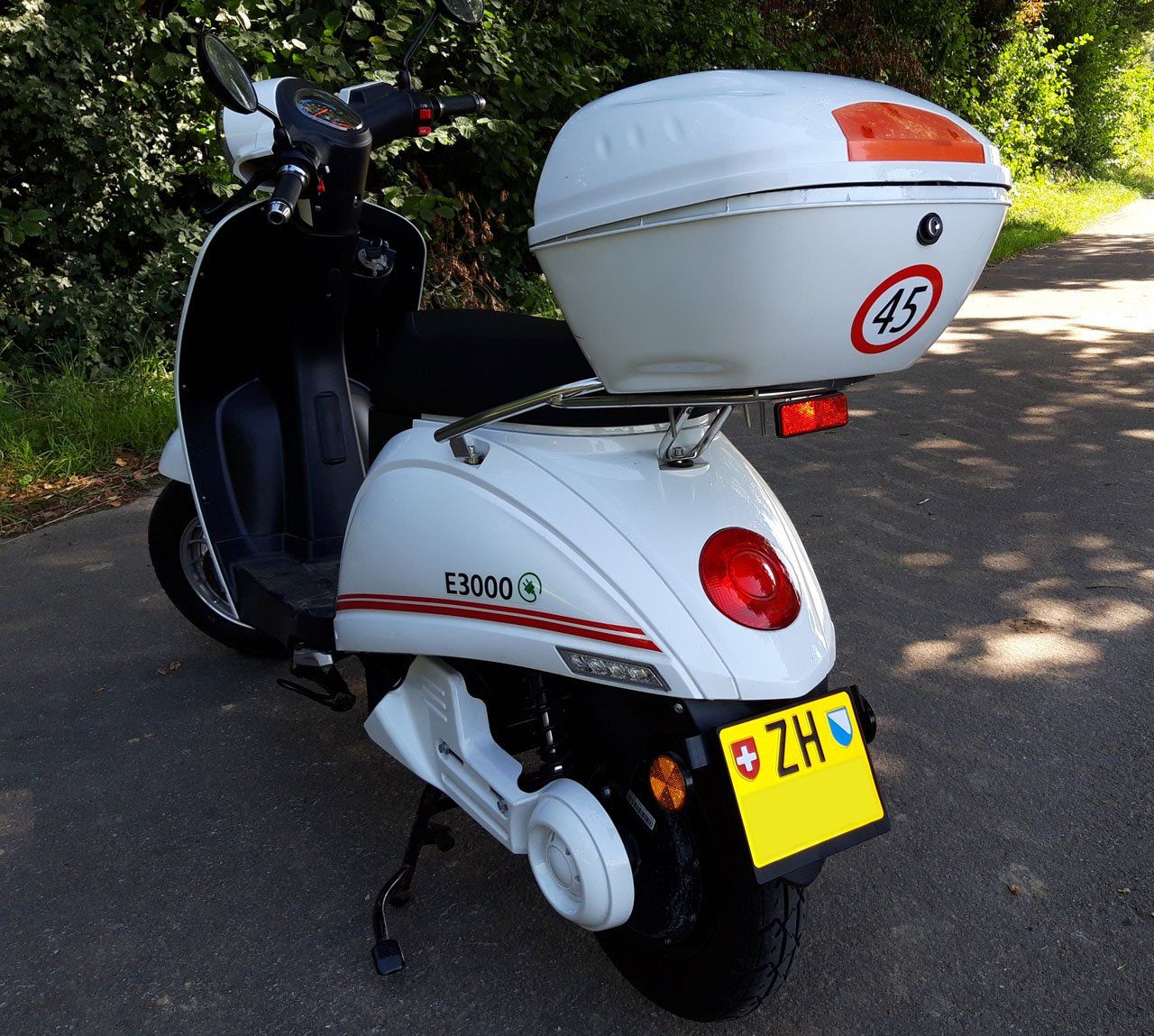 Scooters: e-Roller Luxxon E3000, 45 km/h, 3 kW – Gebraucht aus Illnau von fgee2 1