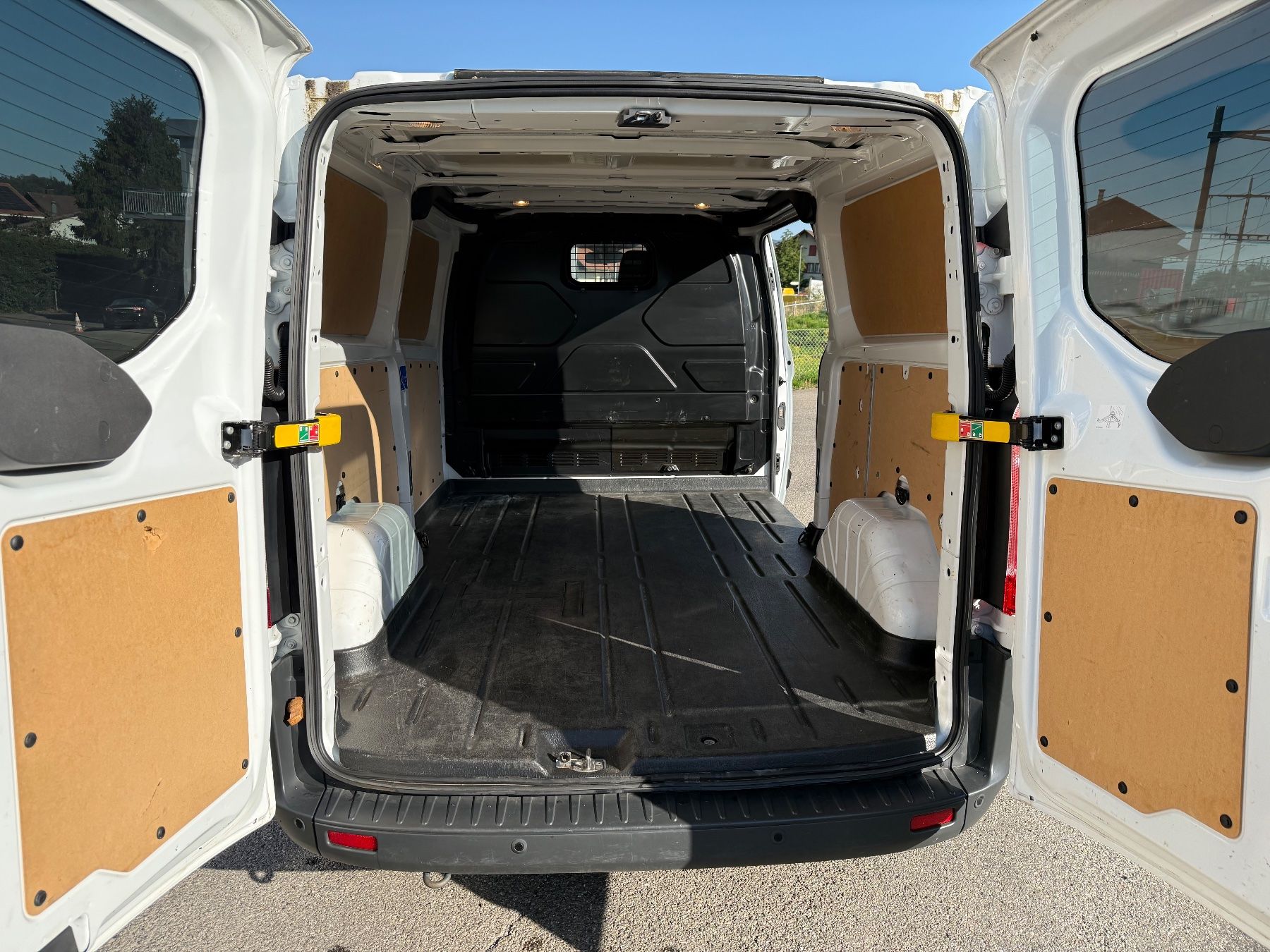 Ford Veicoli commerciali: Ford Transit Custom Van 310 L2H1 – Usato da Uttigen venduto da Pascal90 2