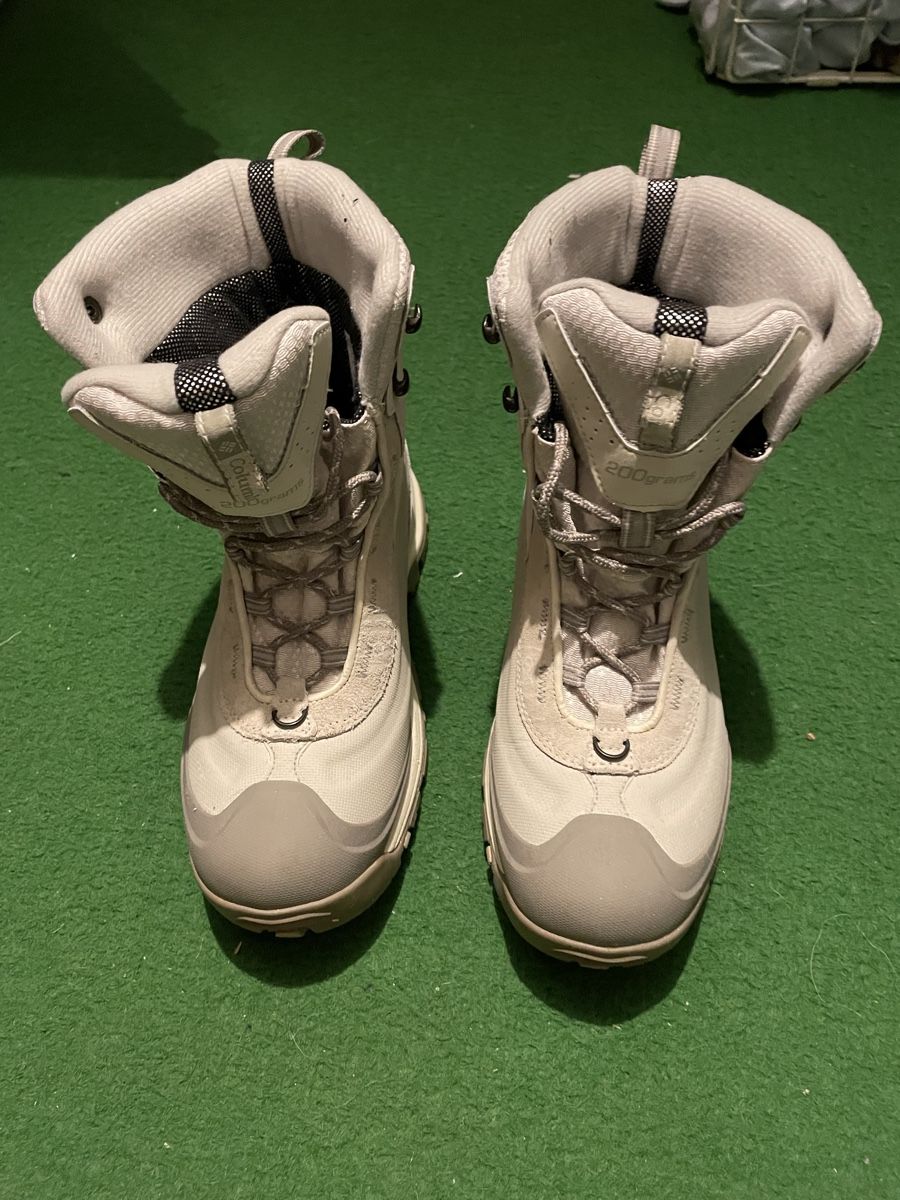 Chaussures femmes: Bottes de neige  – D'occasion à St-Prex par Mafalda07