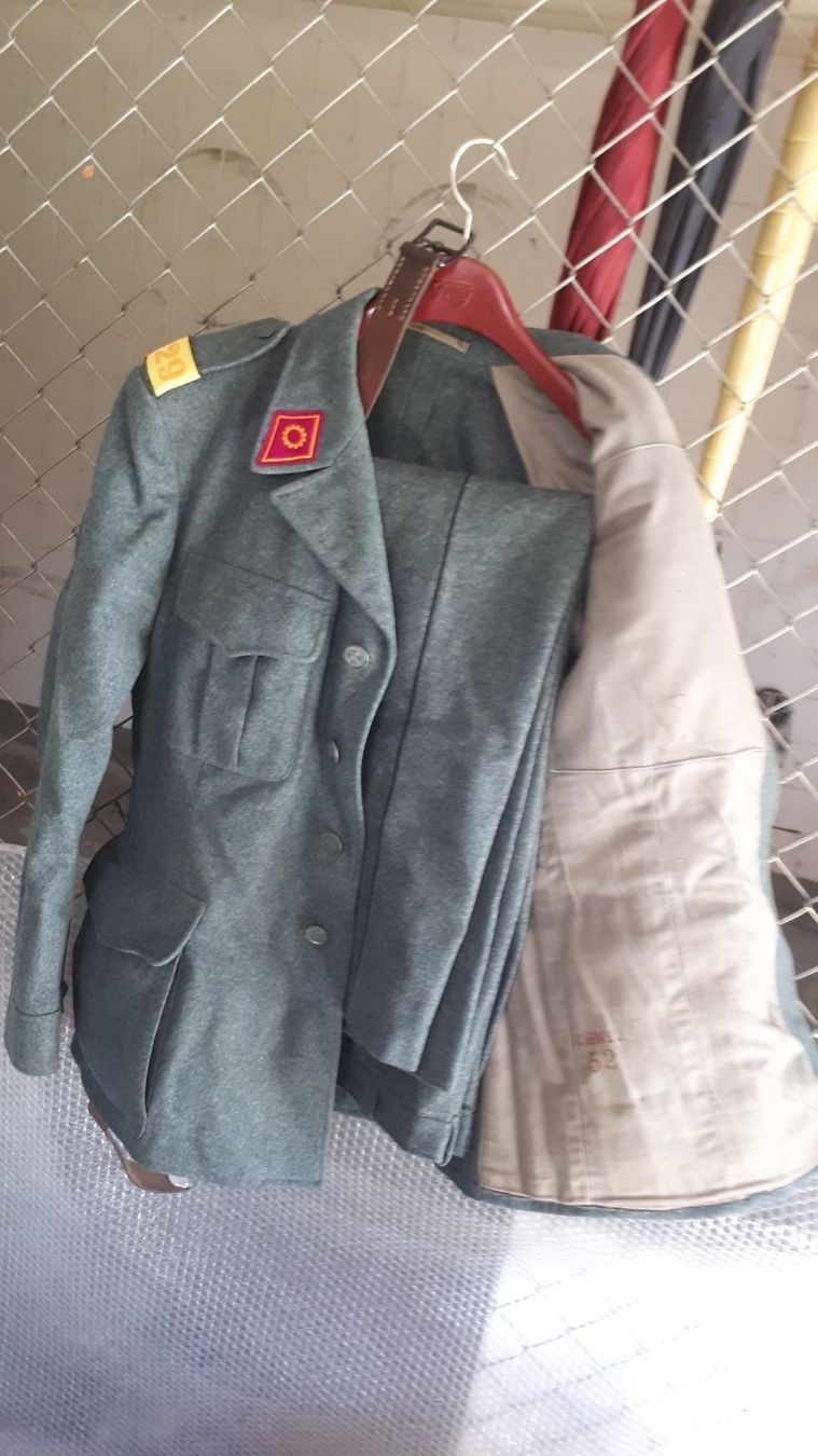 Uniformi: Militäranzug – Usato da Neftenbach venduto da Ricka1 1