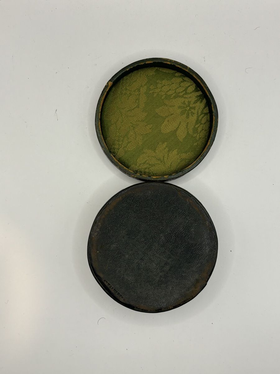 Dosen: Boîte à bijoux ancienne en cuir avec blason – Gebraucht aus Genève von sho_67qj 3