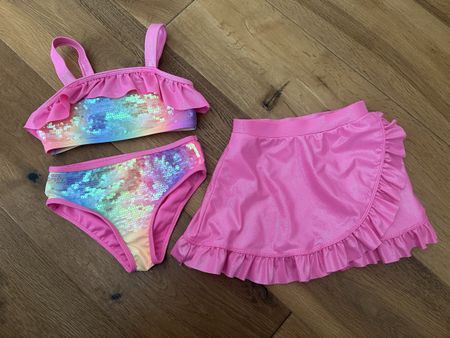 Bikini mit Rock pink Grösse 4 young Hearts 👙👙