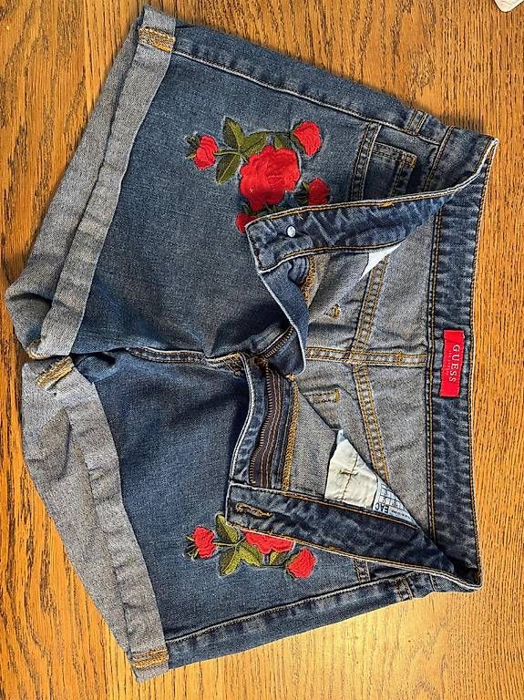 Hosen: Short Guess – Gebraucht aus Arzier-Le Muids von Hermenjatp 1
