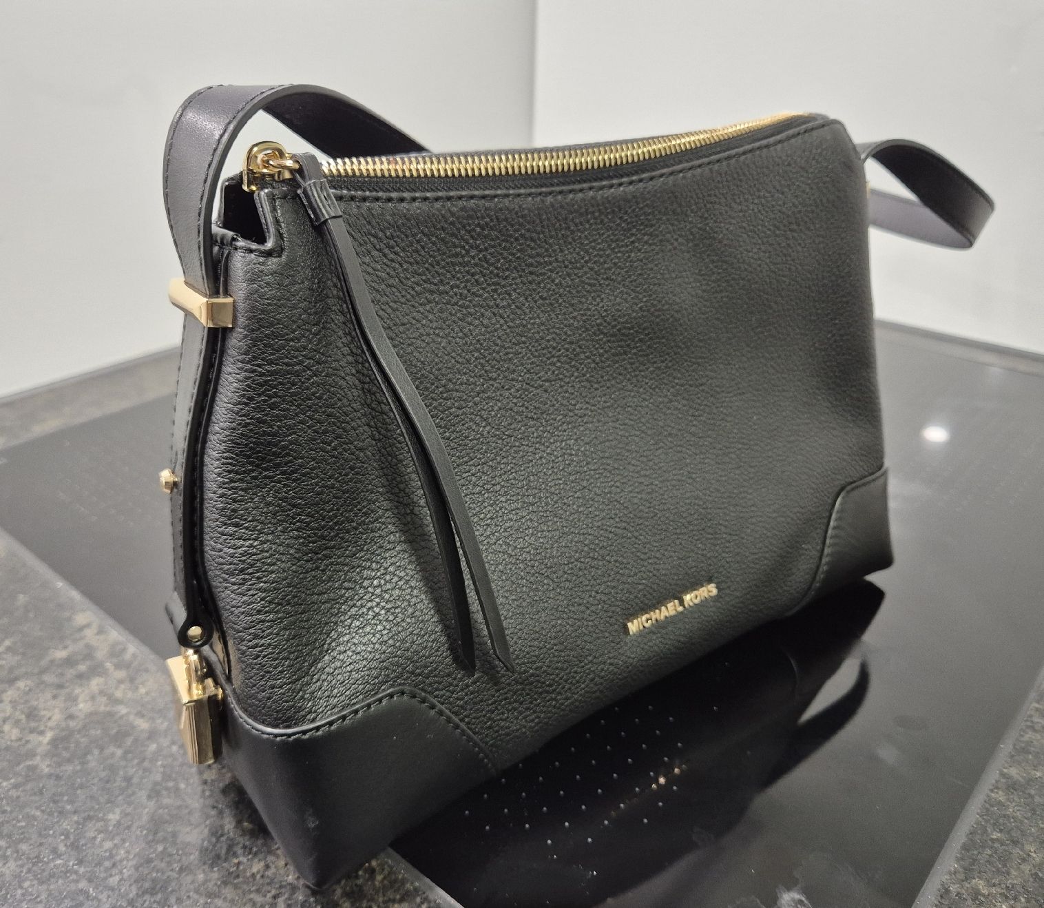 Michael Kors Borse da donna: Michael Kors Padlock Shoulder / Crossbody – Nuovo e nell'imballaggio originale da Wettingen venduto da ros_s7sq