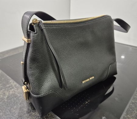 Michael Kors Padlock Shoulder / Crossbody