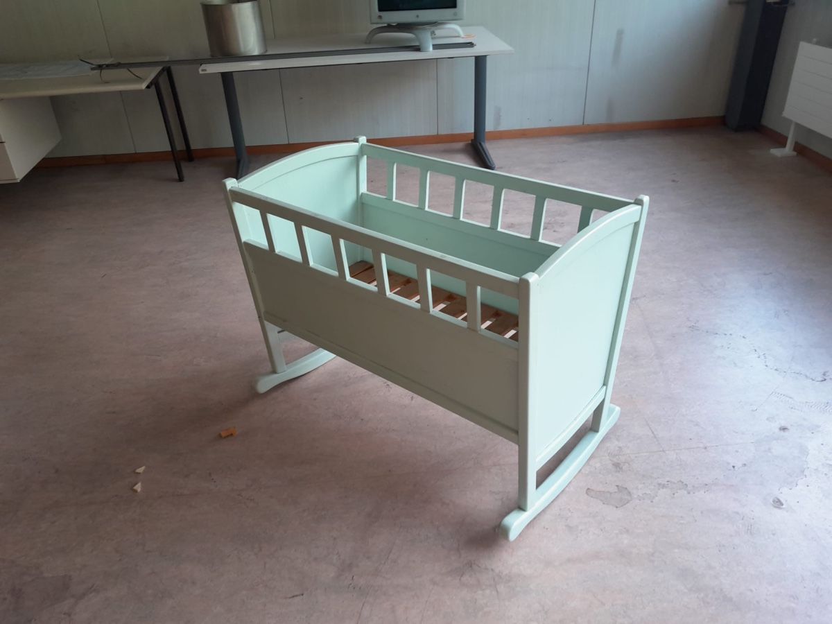 Sdraiette & Sdraiette a dondolo: Handgemachte Babywiege – Usato da Oberriet SG venduto da hellloooo 1