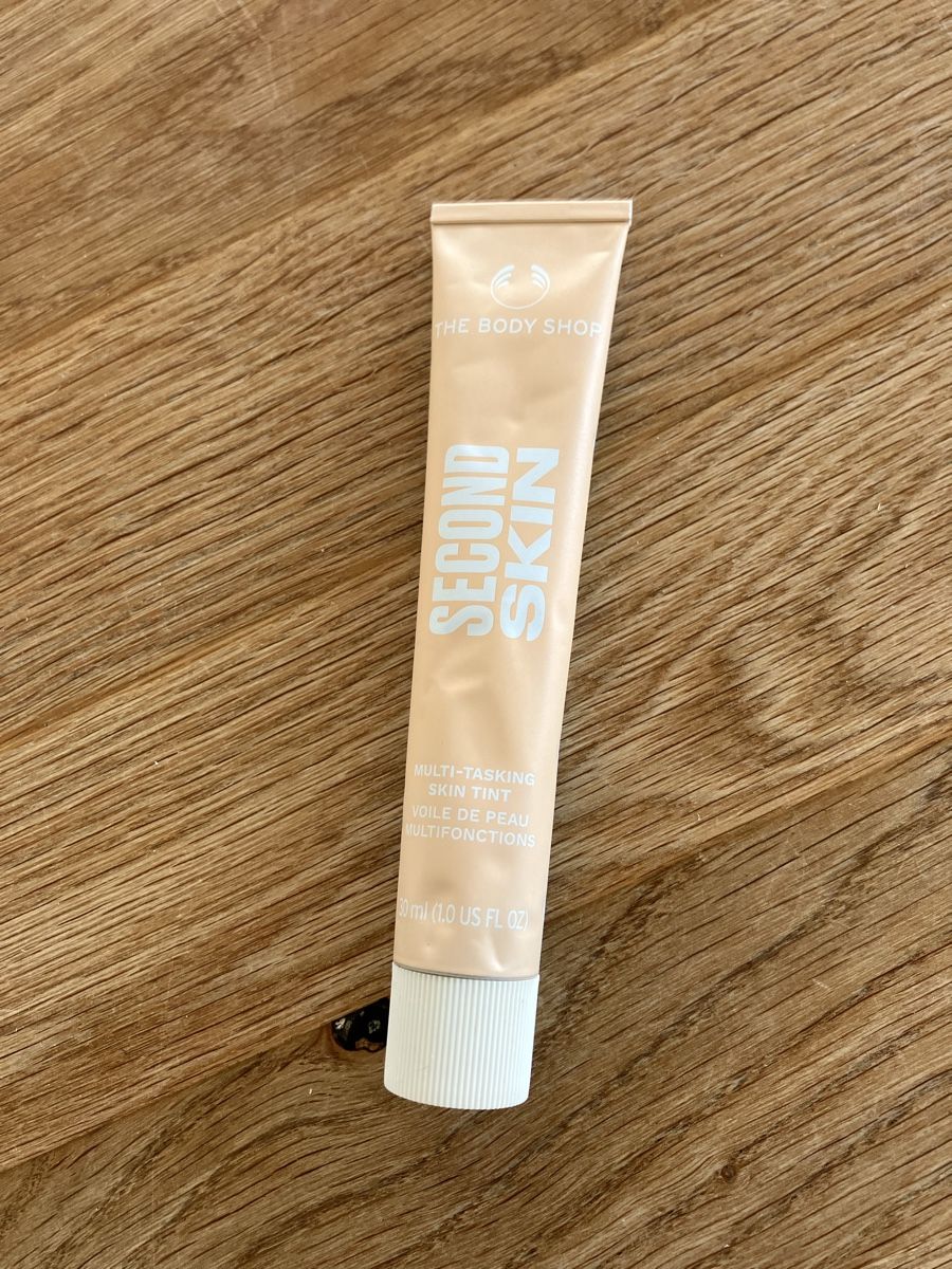 Make-up: the body shop, secondskin, light 1n – Usato da Luzern venduto da xyz9