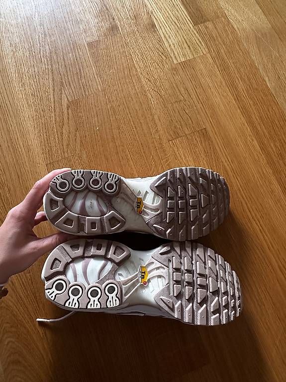 Damenschuhe: Weiss-rosa Nike TN, Gr. 38 – Gebraucht aus Bern von Nuriaanouk 2