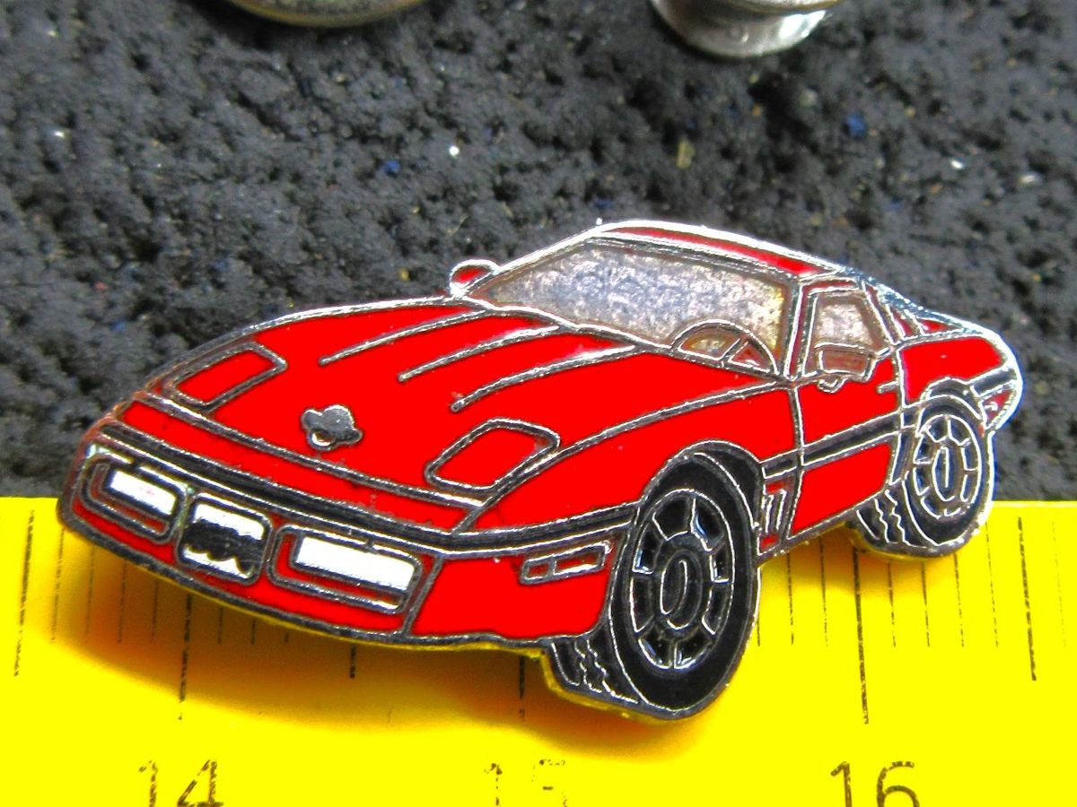 Chevrolet Placchette & Badge: CORVETTE C4 ROT AUTO LOGO PIN ENAMEL MIT SECURITY-CLIP – Usato da Ettingen venduto da Hausi4711 1