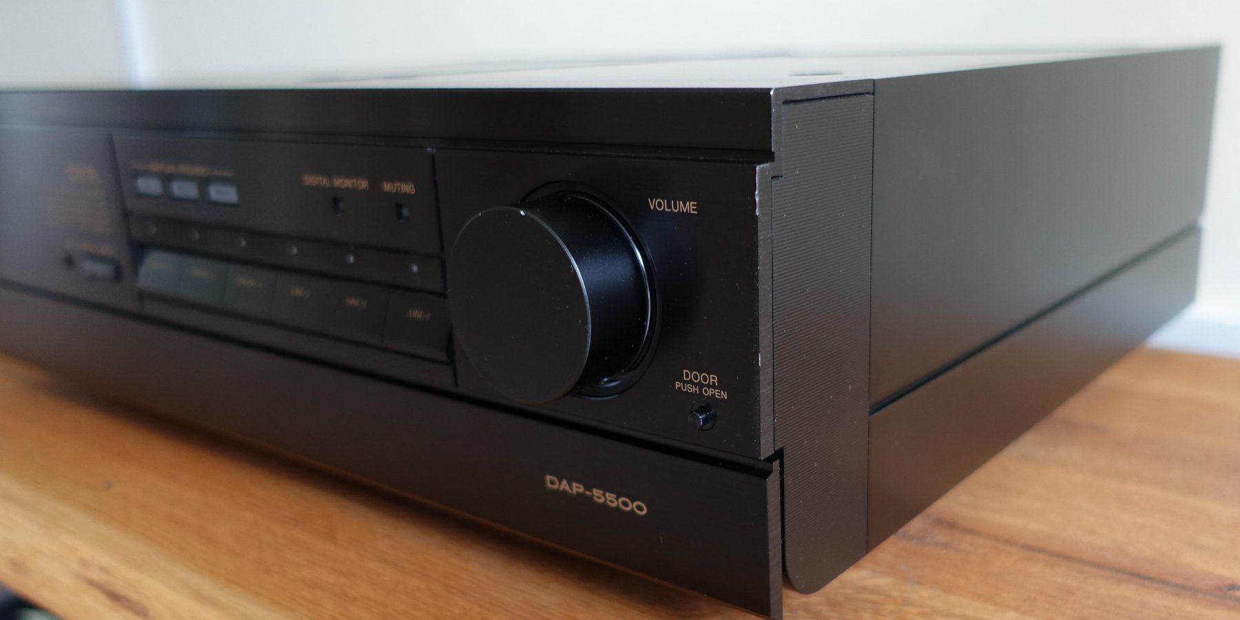 Denon Amplificatori: Denon DAP-5500 – Usato da Zürich venduto da Makemake 9