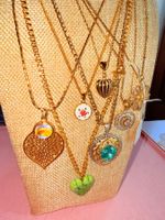 Lot de colliers avec pendentifs divers neufs