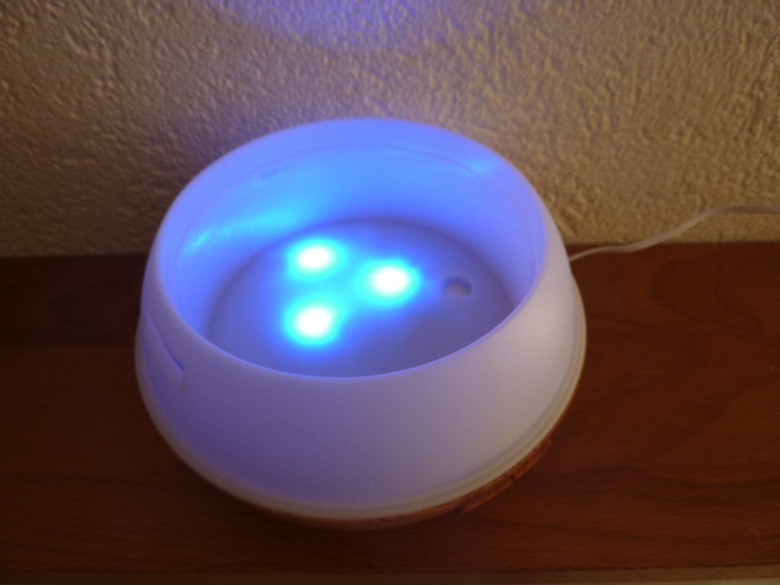 Diffusori di oli essenziali: Aroma-Diffusor & Luftbefeuchter PrimaVista  Holz-Optik LED – Usato da Hochfelden venduto da swissice 5